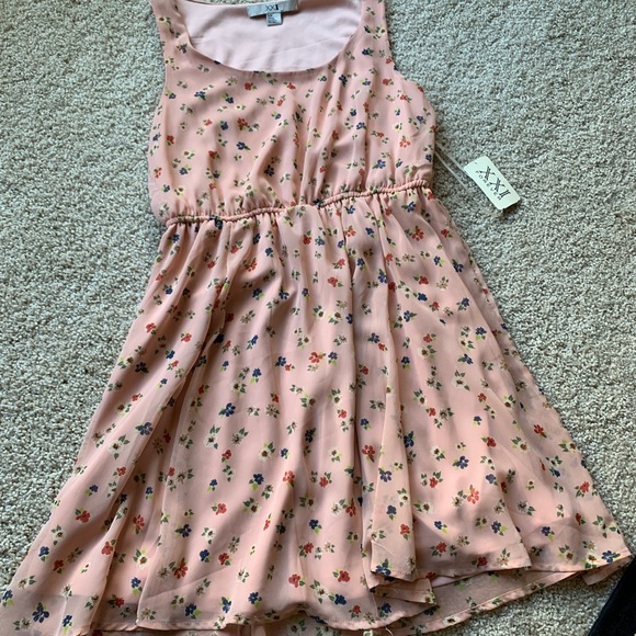 Pink floral dress - Picture 4 of 5